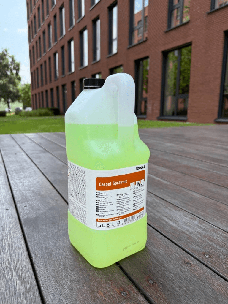 Ecolab Carpet Spray-Ex — hlavní prostředek pro extrakční čištění