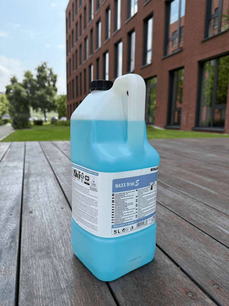 Ecolab MAXX Brial S — eko čistič skel a lesklých povrchů